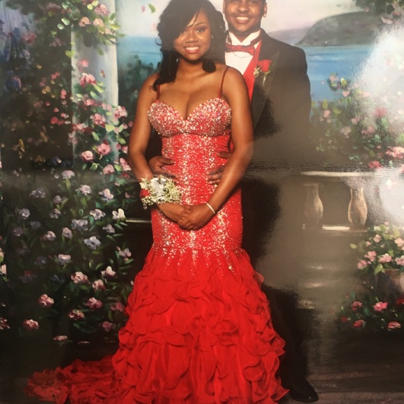 RED, MERMAID FITTED, JEWELED OUT FORMAL DRESS ❤️ - Picture 1 of 8